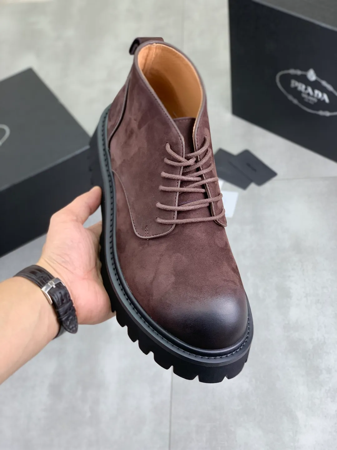 Men's shoes 💰P560 💰[New style]🔥🆕Hot model [PRADA]Prada🔝High-top Chelsea Martin boots are a high-end brand of men's shoes. The uppers are made of top-layer calfskin imported from Italy➕top-layer pigskin lining for the feet🔥, making walking more convenient and comfortable! Exclusive new style, stunning work [color]! Create a fashionable personality to set off your uniqueness! Create a fashionable personality to set off your uniqueness! A must-have for trendy men! Classic🔥super wear-resistant rubber outsole, size: 38-44 (45 can be customized) black or brown🉑️choose
